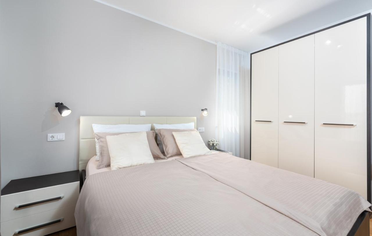 פורץ Apartments Villa Ana מראה חיצוני תמונה