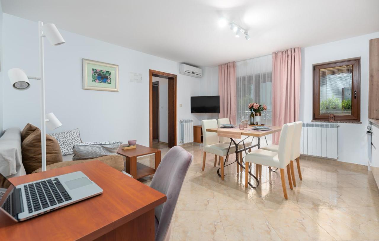 פורץ Apartments Villa Ana מראה חיצוני תמונה