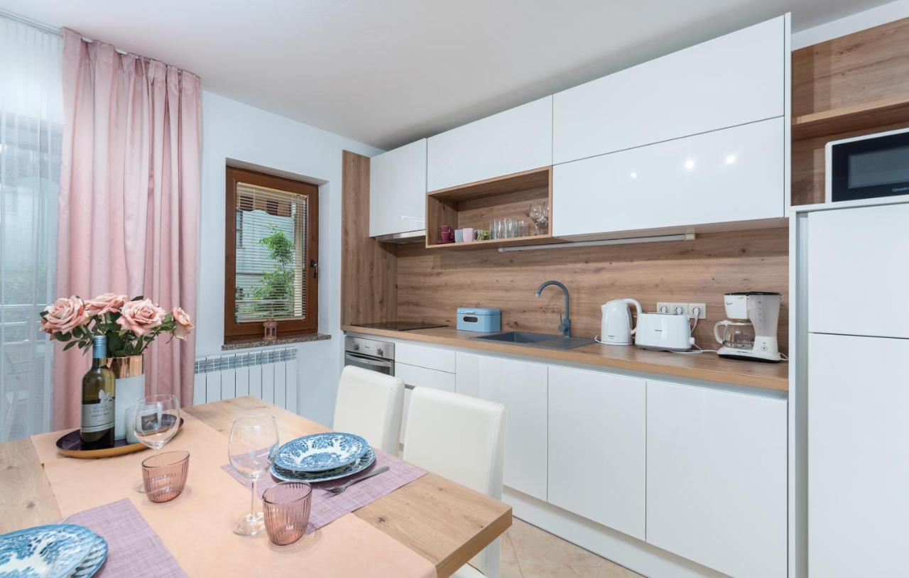 פורץ Apartments Villa Ana מראה חיצוני תמונה